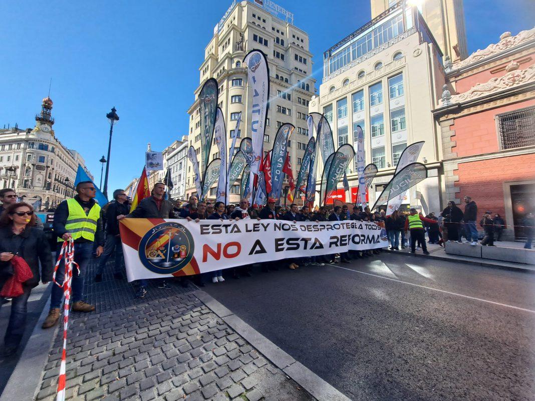 Miles De Personas Y Decenas De Colectivos Se Manifiestan En Madrid